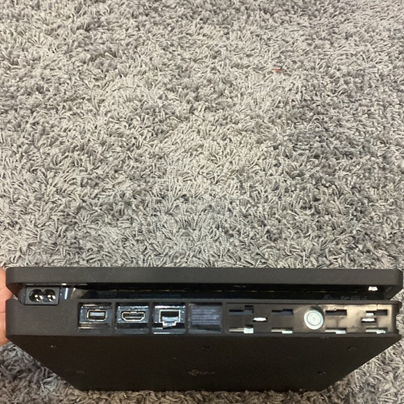 playstation 4 slim with two controllers 500gb